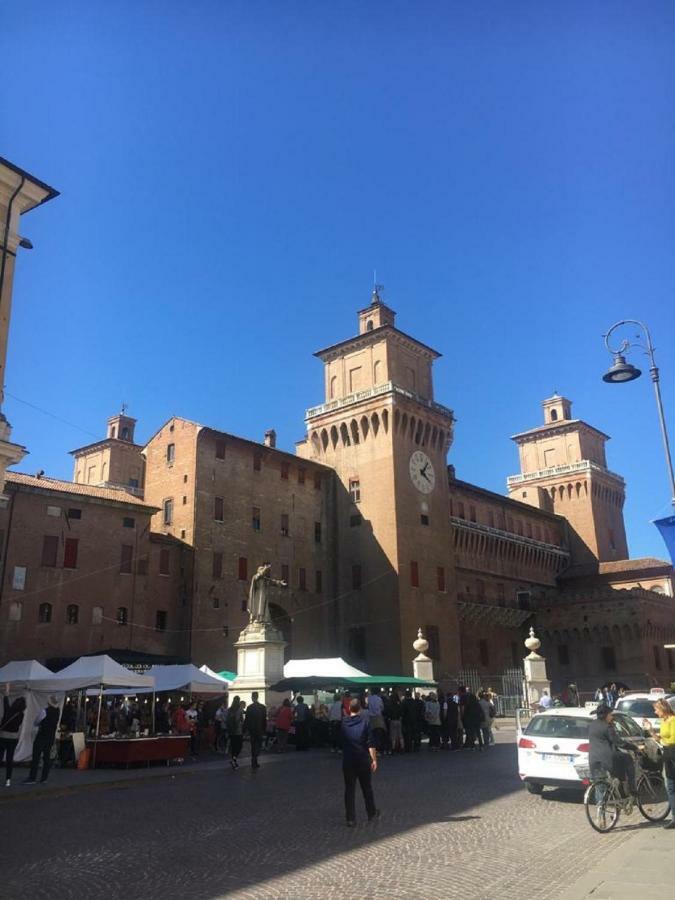 A Due Passi Dal Castello Apartamento Ferrara Exterior foto